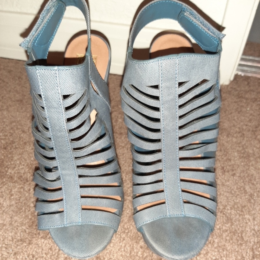 Stunning Pumps - Picture 3 of 3